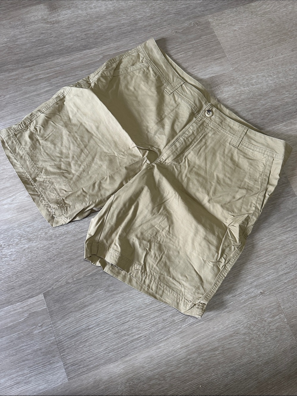 Columbia Men's Khaki Flat Front Casual Shorts